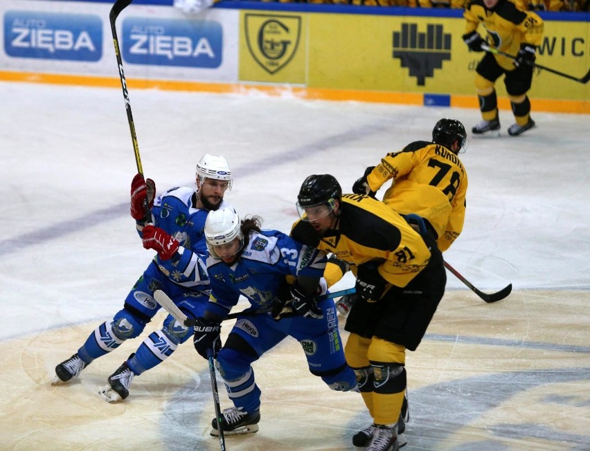 GKS Katowice wysoko przegrał z Re-Plast Unią Oświęcim 0:8...