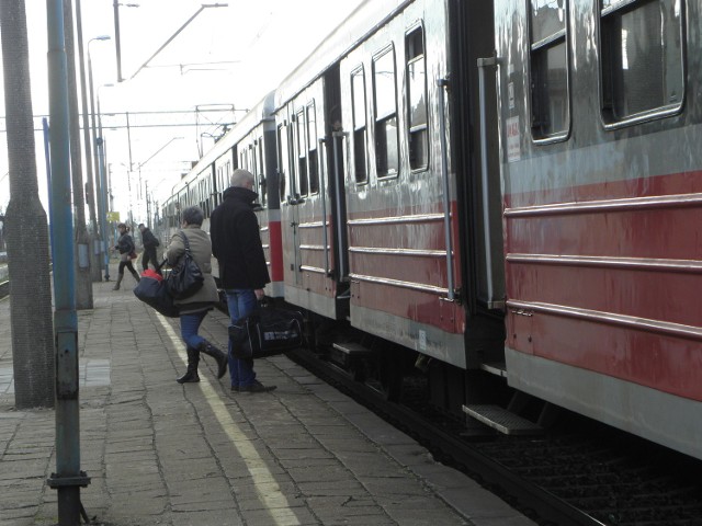 Wielu mieszkańców Mogilna tylko pociągami regionalnymi ma szansę dotrzeć do pracy w stolicy Wielkopolski