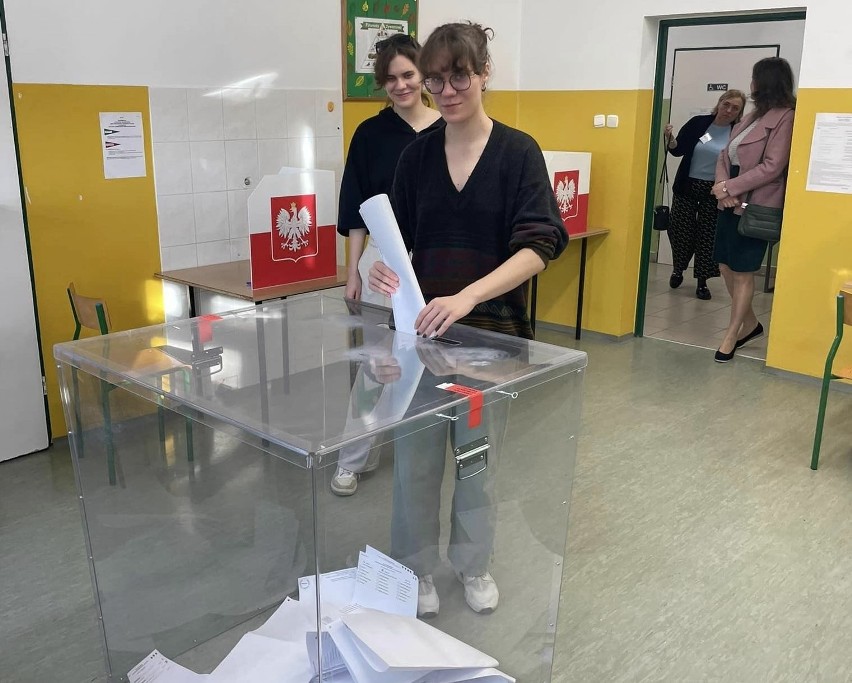 Wybory samorządowe 2024 w powiecie sandomierskim. Zakończyło się głosowanie. Wybieraliśmy burmistrzów, wójtów i radnych. Oto wyborczy raport