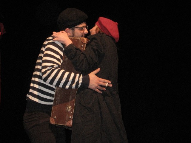 Daria Kowalonek i Błażej Tachasiuk w jednej ze scen spektaklu "Versus"