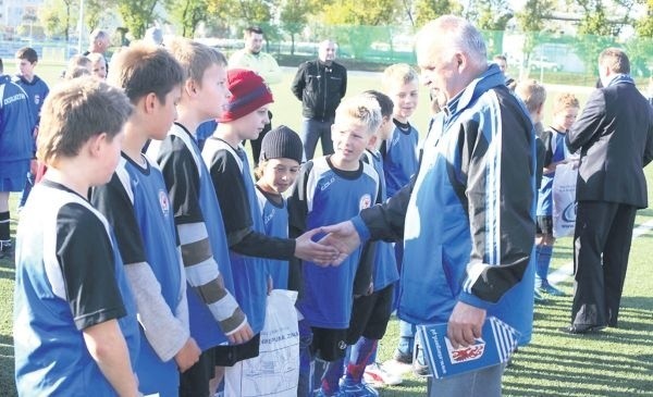 Zbigniew Niemiec (z prawej) prezesuje Klubowi Piłkarskiemu Błękitni, w którym dyrektorem jest Ireneusz Rogowski.