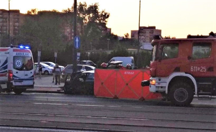 Dramatyczny wypadek w Sosnowcu: 22-latek alfą romeo wbił się...