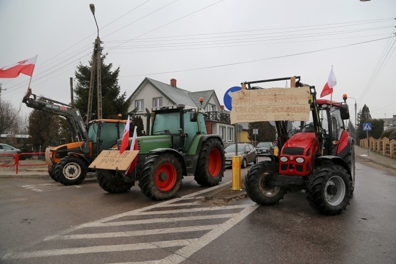 Rolnicy blokują DK 65 w Knyszynie