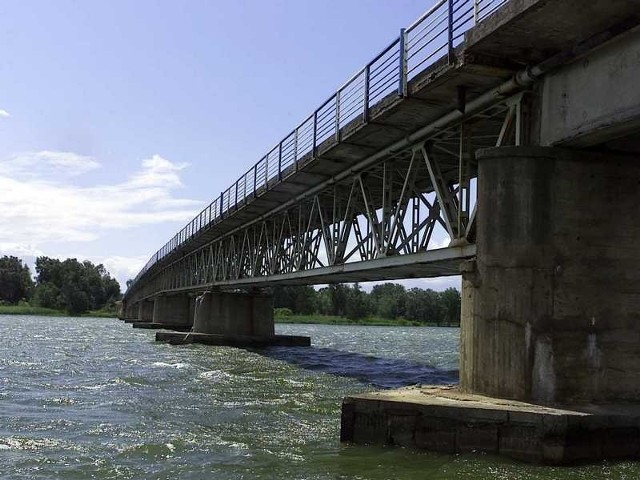 Dotychczasowy most do Karsiborza wybudowano w 1966 roku. Po wybudowaniu nowego zostanie rozebrany.