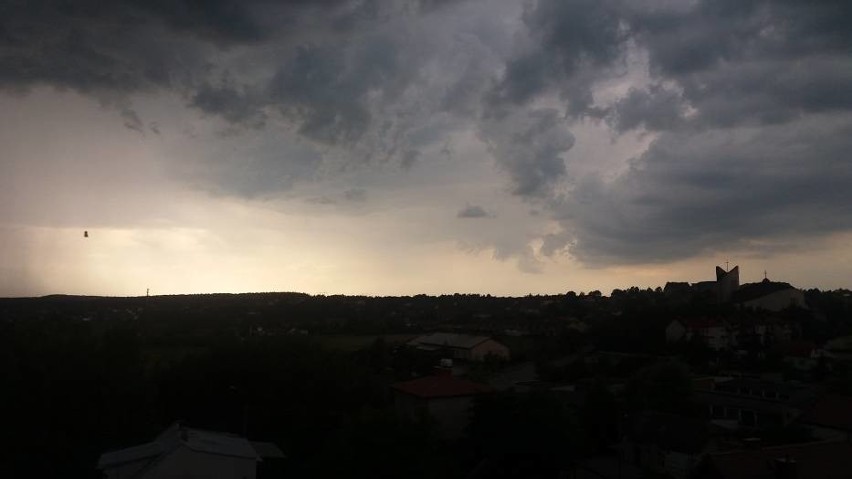 Burza z gradem, gdzie będzie grad, jak uchronić się przed...