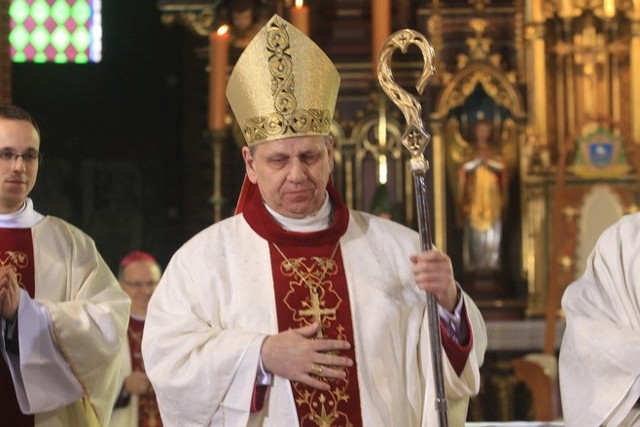 Ks. Jan Kopiec został biskupem diecezji gliwickiej zgodnie z dekretem papieża Benedykta XVI 29 grudnia 2011 roku