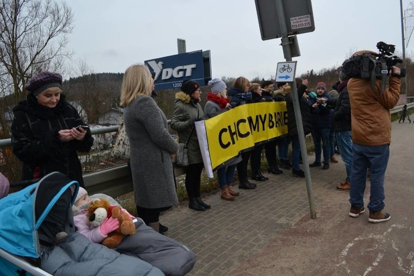 Mieszkańcy Straszyna walczą o bezpieczeństwo przy ulicy Starogardzkiej [ZDJĘCIA, WIDEO]