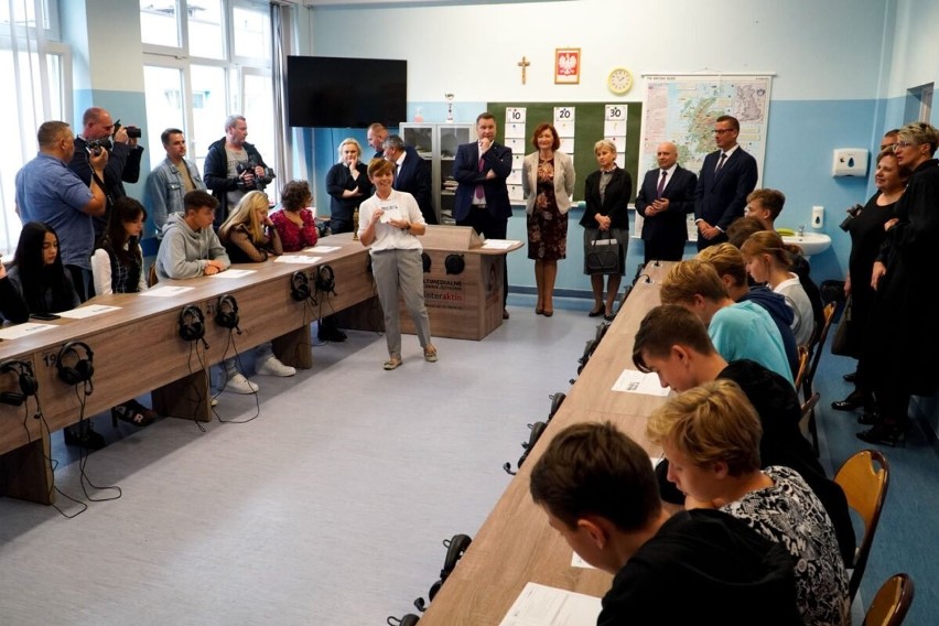 Przemysław Czarnek wizytował Nową Sarzynę. Minister edukacji i nauki spotkał się młodzieżą szkolną [ZDJĘCIA]