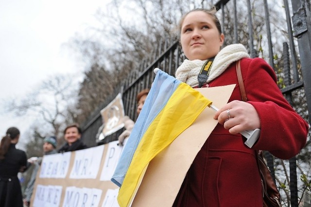 Poznań: Zgromadzenie spontaniczne przed Konsulatem Rosji