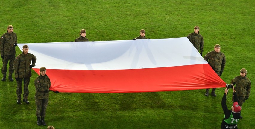 Mazurek Dąbrowskiego na meczu Korony Kielce i piękna patriotyczna oprawa na Młynie z okazji Święta Niepodległości. Zobacz zdjęcia  