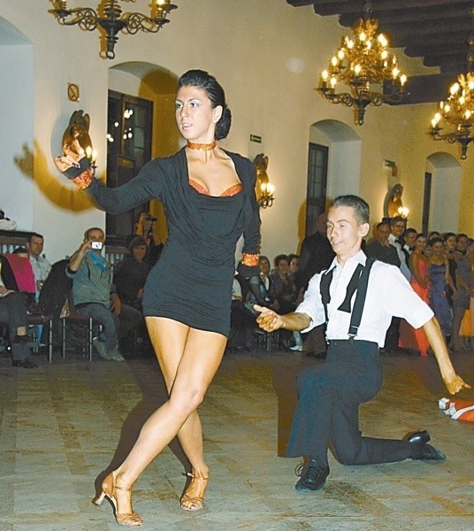 Młodzi mistrzowie tańca: Joanna Cieśla i Grzegorz Kucharski.