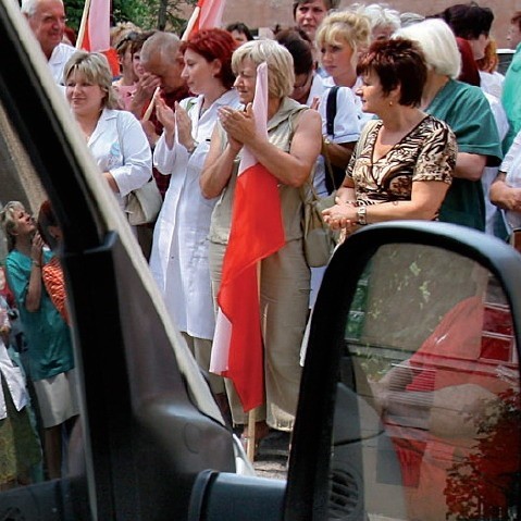 Pracownicy służby zdrowia protestowali wczoraj przed słupskim szpitalem.