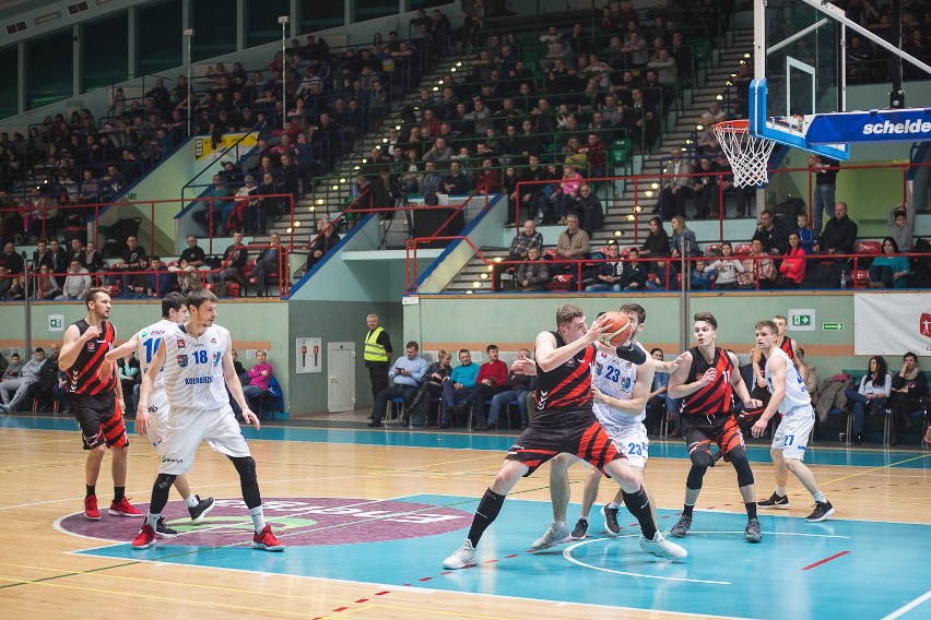 Czarni pokonali Kotwicę Kołobrzeg 84:64 (zdjęcia)