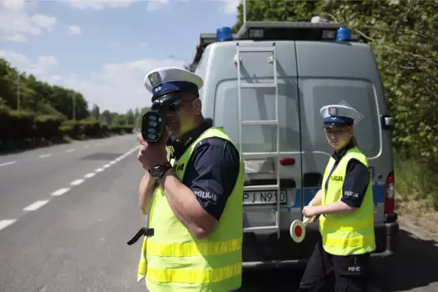 Wyższe kary za brak OC i konfiskata samochodu za jazdę pod wpływem alkoholu. To tylko niektóre zmiany w prawie drogowym, które wchodzą w życie w 2024 roku. Sprawdź, zanim będzie za późno!