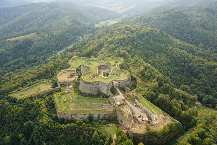 Twierdza Srebrna Góra jest jedną z dwóch XVIII-wiecznych...