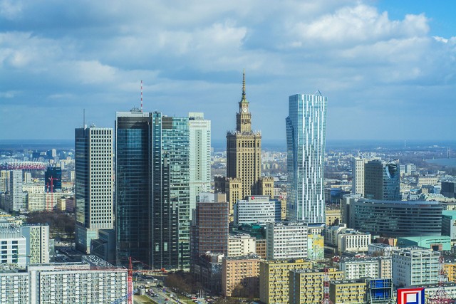 Pamięć wyborców bywa zawodna, a kampania rządzi się swoimi prawami. Być może to powoduje, że kandydaci na prezydenta Warszawy sięgają po obietnice, które mają raczej niewielkie szanse na realizację. Oto kilka naszym zdaniem najdziwniejszych pomysłów, które pojawiły się w kampanii przed wyborami samorządowymi 2018.