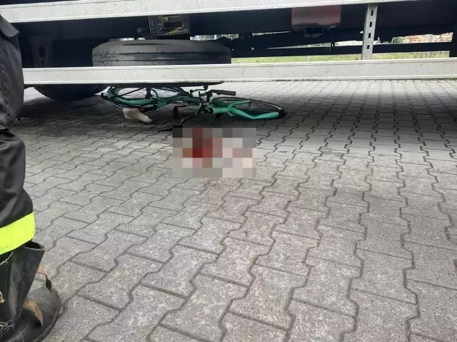 Śmiertelne potrącenie w Wymiarkach. Rowerzysta trafił do szpitala, ale nie przeżył.
