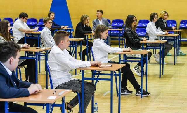 Próbny egzamin ósmoklasisty z matematyki z Operonem piszą tylko niektóre szkoły.