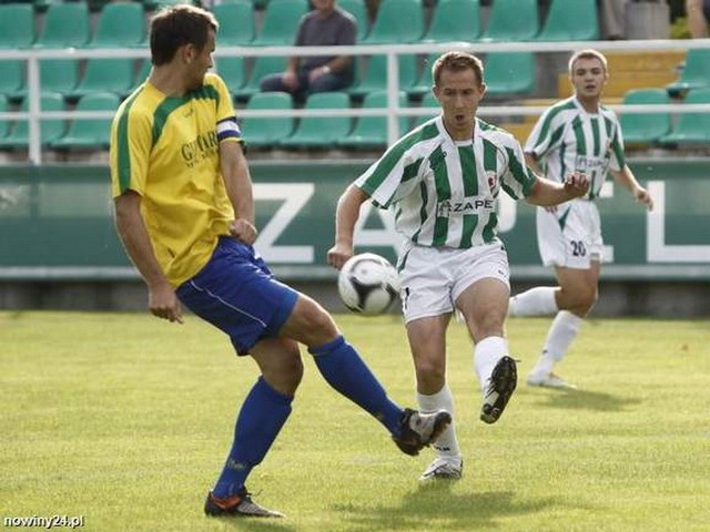 Maciej Rusin (w  środku) znów imponuje formą strzelecką