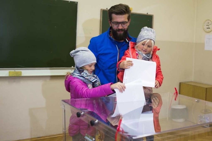 Wybory samorządowe 2018. Tak głosują mieszkańcy Krakowa [ZDJĘCIA]