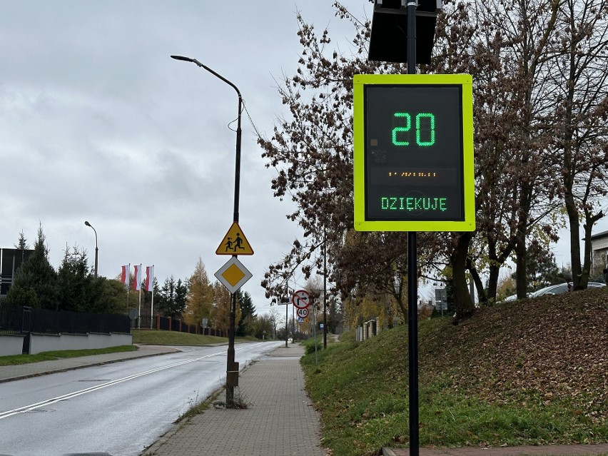 Radarowy wyświetlacz prędkości przy ulicy Bodzentyńskiej w...