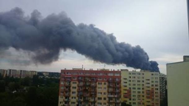 Ogromny pożar fabryki tworzyw sztucznych w Łodzi (zdjęcia)