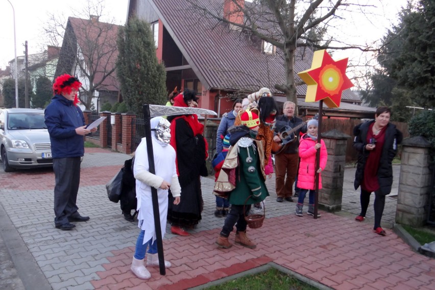 Kolędnicy zawitali na ulicę Górniczą w Kielcach (WIDEO, zdjęcia)