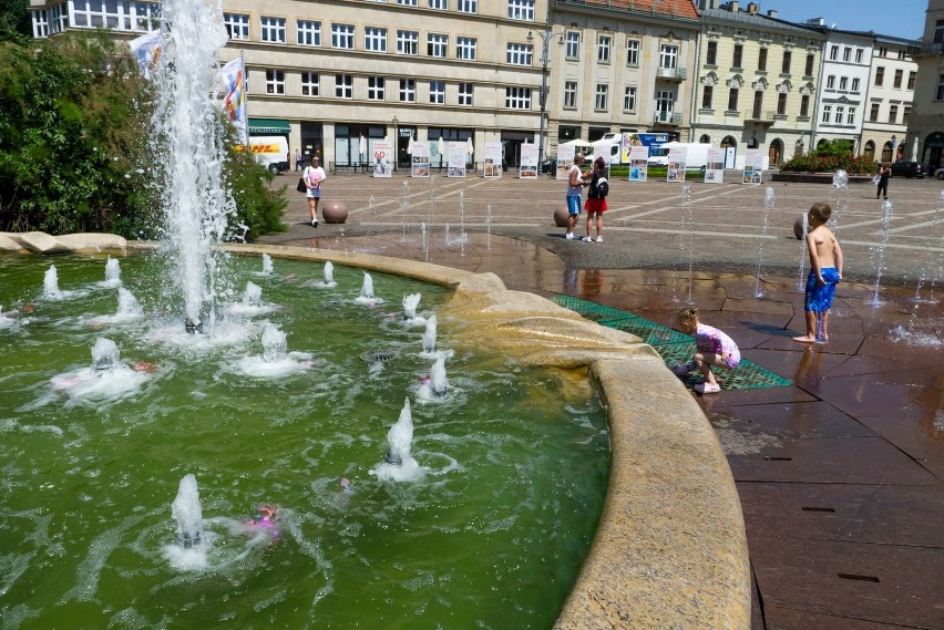 Fontanna przy Placu Szczepańskim - 15 czerwca
