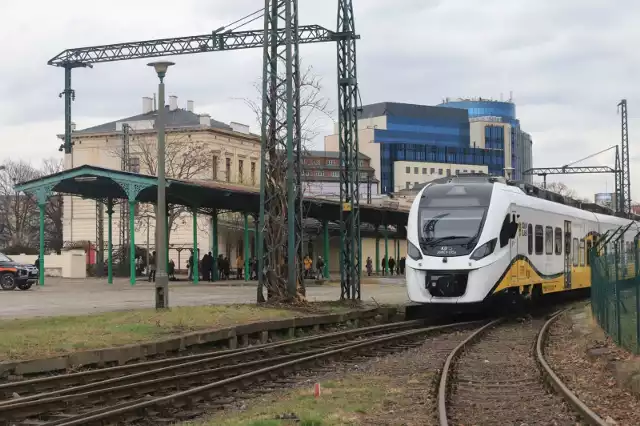 Czy pociągi powrócą na Dworzec Świebodzki i taki widok będzie codziennością?