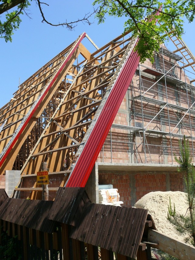 Jeszcze w tym miesiącu ma być położony dach na budowanym kościele, prace byłyby prowadzone wewnątrz.
