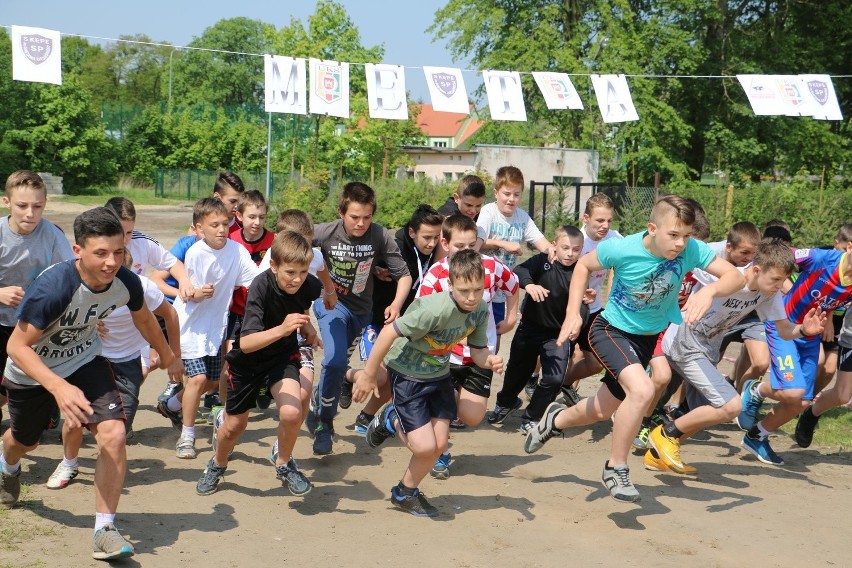 Dwanaście lat temu zafascynowani bieganiem dwaj dziennikarze...