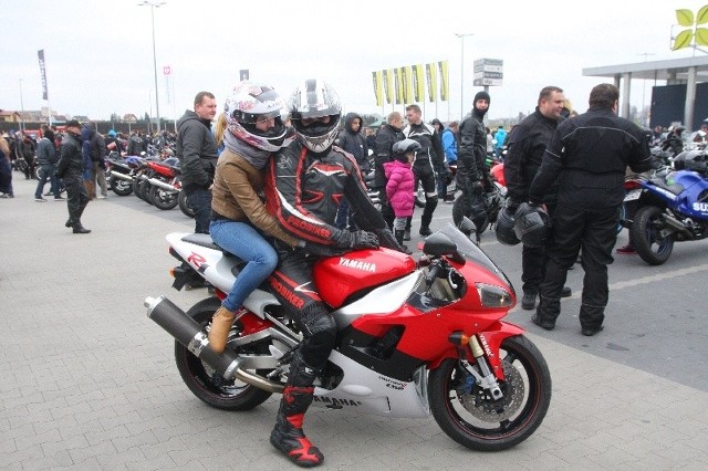 Ponad 500 motocyklistów przejechało w niedzielę z Turawy Park przez Opole na plac szkoły jazdy przy ul. Zielonogórskiej. Tam spalili kukłę marzanny i pożegnali wiosnę.