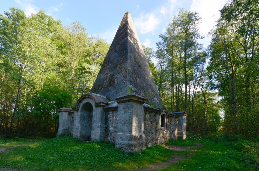Piramida w Rapie to zbudowany w 1811 roku w mazurskiej wsi...
