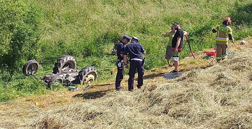 Szymbark. Mężczyzna przygnieciony przez ciągnik. Trwa akcja ratunkowa. Mężczyzna z obrażeniami ciała trafił do gorlickiego szpitala