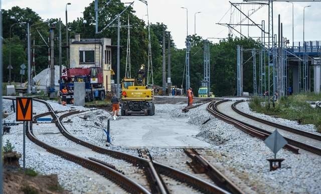 Renowacja linii z Bydgoszczy do Torunia zakończyła się w ubiegłym roku. Prace na dworcach nadal trwają. W tej chwili są prowadzone głównie na terenie stacji bydgoskich