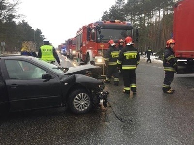 Wypadek w Wyszkowie: seat uderzył w lanosa. "Sytuacja wyglądała groźnie" [ZDJĘCIA]