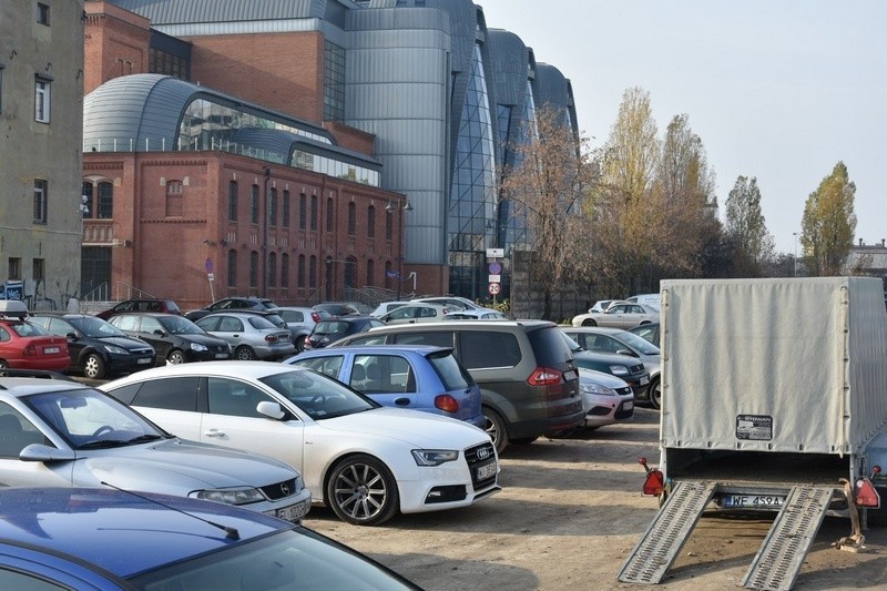Biedaparking w Nowym Centrum Łodzi to dobitny przykład na...
