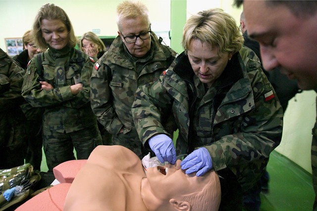 Rok 2015. Ośrodek symulacji medycznej pola walki w Łodzi, warsztaty medycyny taktycznej dla lekarzy, ratowników medycznych , pielegniarek  i sanitariuszy wojskowych