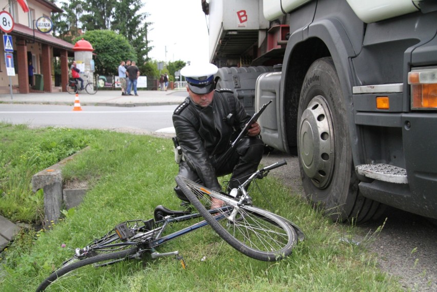 Wypadek w Woli Baranowskiej. Tir potrącił rowerzystę [ZDJĘCIA]