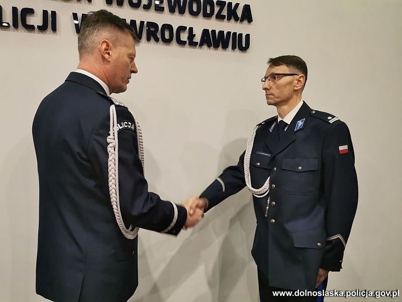 Komendant Wojewódzki Policji we Wrocławiu wręczył rozkazy...
