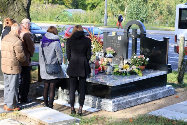 Trwają uroczystości w związku z rocznicą tragedii na UTP.  Delegacja złożyła kwiaty i zapaliła znicza na grobie Pawła Garachowa, który pochowany został w Toruniu.
