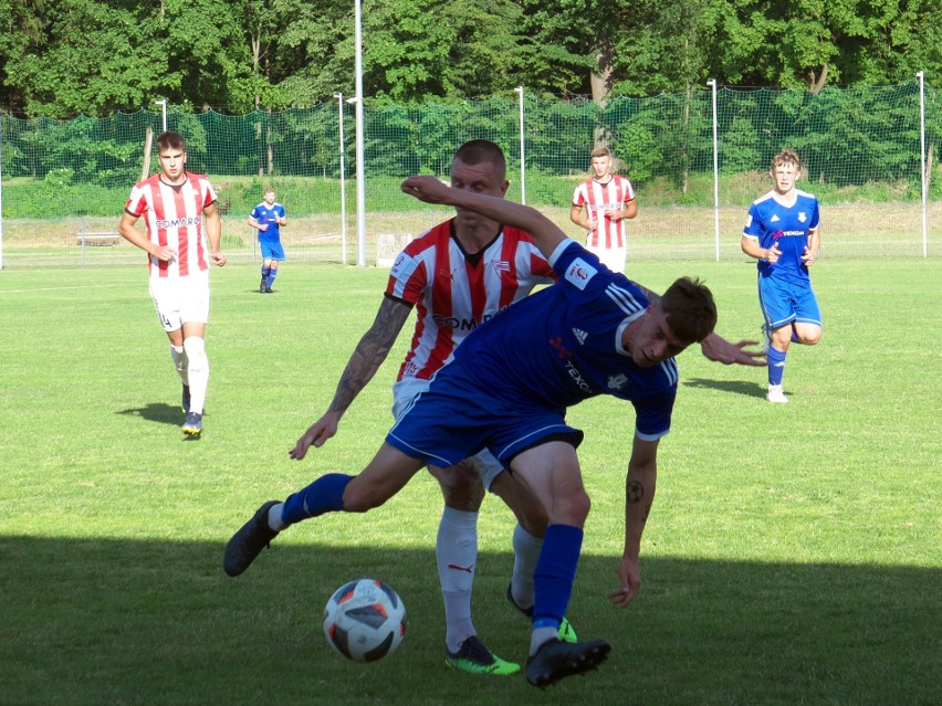 Texom Sokół Sieniawa (niebieskie stroje) pokonał Cracovię...