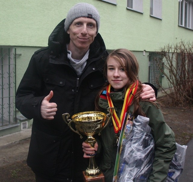 Emilia Kurpiewska z trenerem Bartoszem Witkowskim.