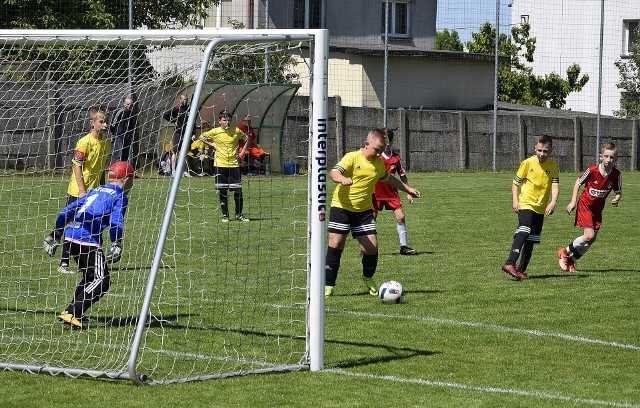 W lidze młodzików (D2) Start Miastko przegrał na własnym stadionie 0:10 z Gryfem Słupsk. Bramki strzelali: Adrian Czyżewski (8,16, 24 minuta), Maksym Janczukowicz (18, 22 minuta), Mateusz Maćkowiak (30 minuta), Piotr Czerwiński (30 minuta), Maciej Wanat (43 minuta), Bartosz Adamiec (46 minuta), Igor Mroczek (60 minuta). (ang)Fot. Andrzej Gurba