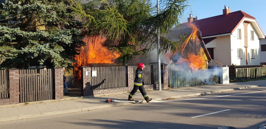 Pożar domu przy ul. Boboli w Białymstoku. Dwie osoby zostały...
