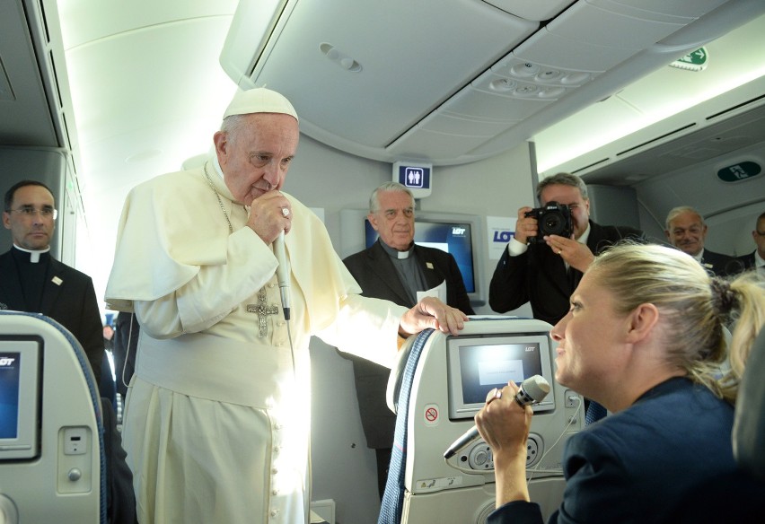 Papież na pokładzie samolotu do Rzymu