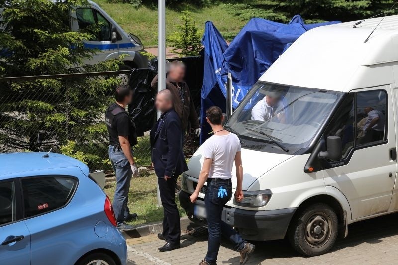 - On uważał, że go zdradza. Stąd to wszystko - dodaje inny.