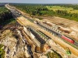 Autostrada A1 – najnowsze zdjęcia lotnicze z budowy odcinka od Radomska do granicy Łódzkiego. Ruszają roboty na odcinku Piotrków – Kamieńsk