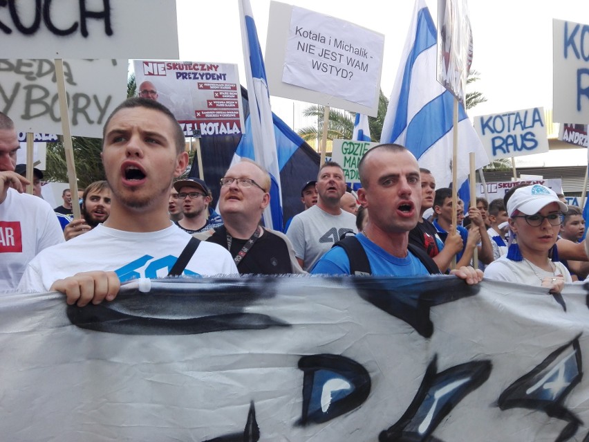 Manifestacja związana jest z niedotrzymaniem obietnic...