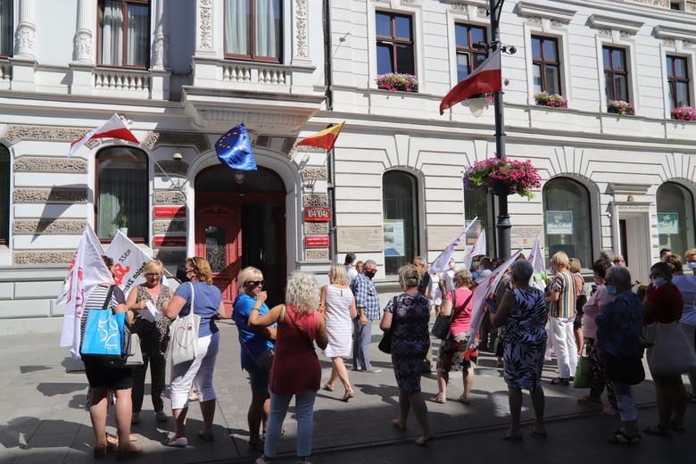 Cięcia w łódzkich szkołach. Komentarz urzędników...